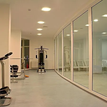 Aqua Azur فندق 4*